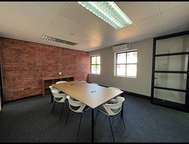 215M² OFFICE TO LET IN HYDE PARK